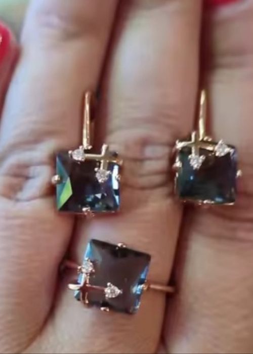 Набори біжутерії преміум-класу.