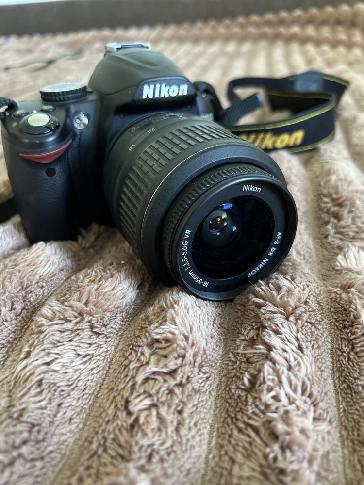 Nikon D3000 состояние нового