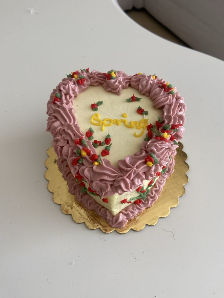 Ciasta torty słodycze - tort urodzinowy, cynamonki, ciasto na swieta