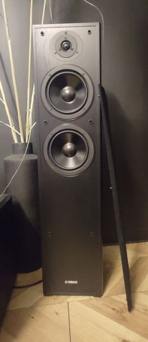 Kolumny podłogowe Yamaha NS F51 plus centralny NS P51