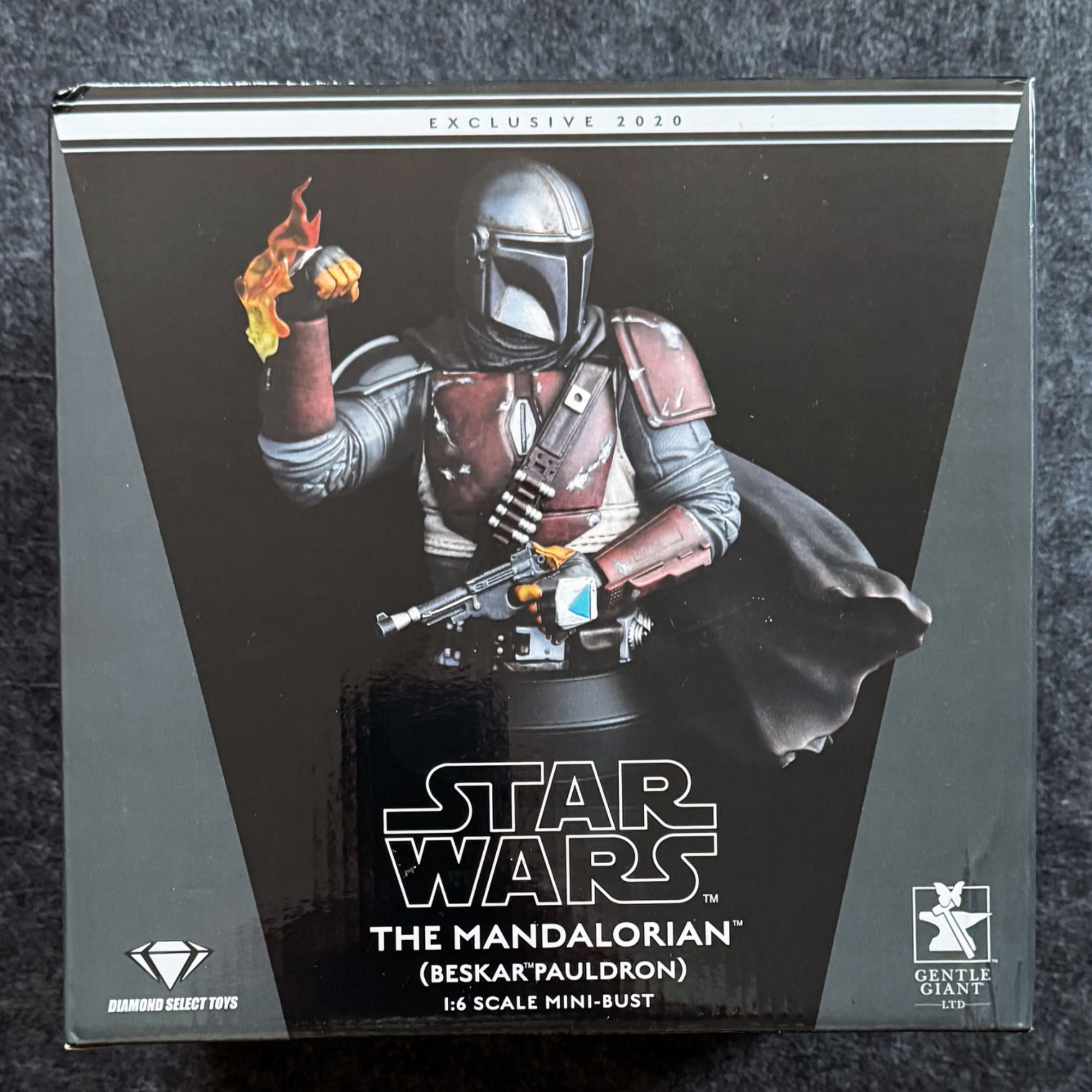 Gentle Giant Mandalorian Beskar Pauldron 1:6 Scale Exclusive 2020