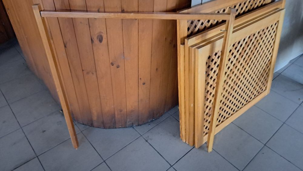 Декоративні решітки з дерева різних розмірів в дуже доброму стані