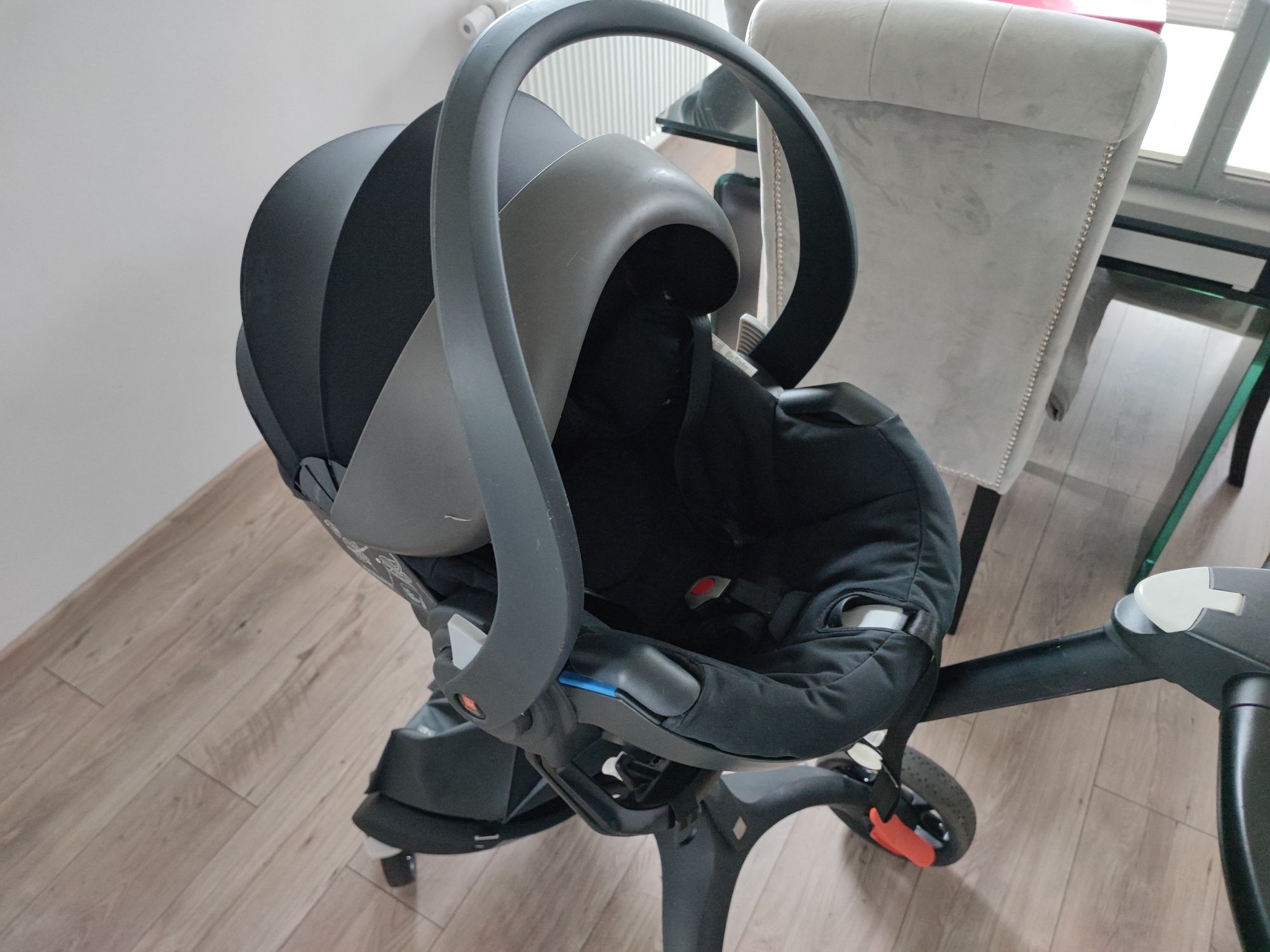 Stokke Xplory V6 wersja limitowana Czarny
