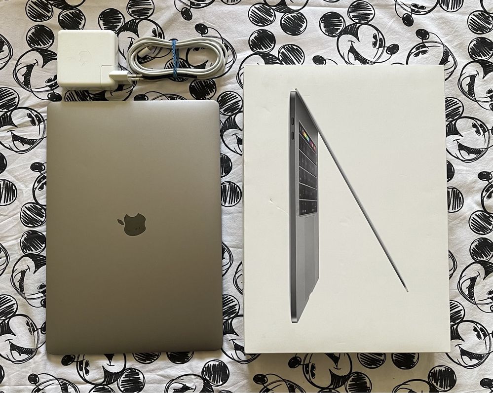 Apple MacBook Pro 15 1TB 2019 Intel Core i9 Space Gray + подарунок хаб