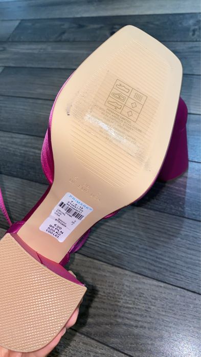 Ярко-розовые сатиновые туфли