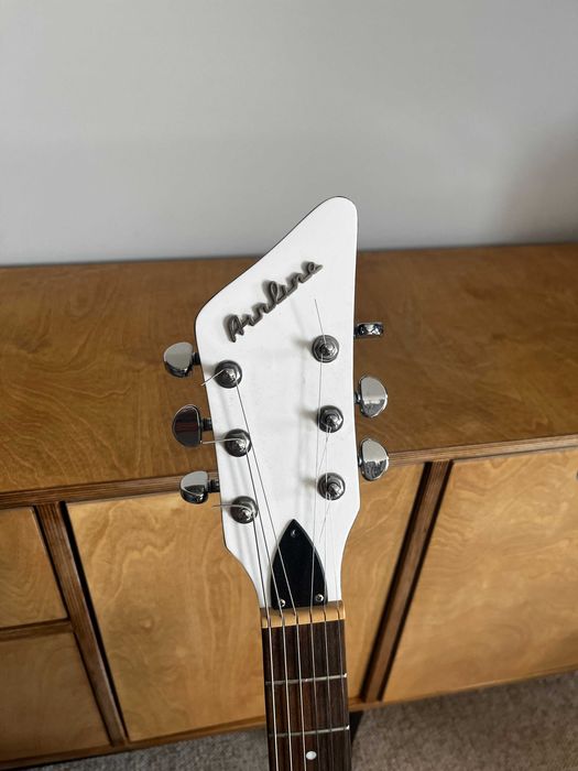 Airline Guitars Folkstar – Gitara elektryczno-akustyczna rezofoniczna