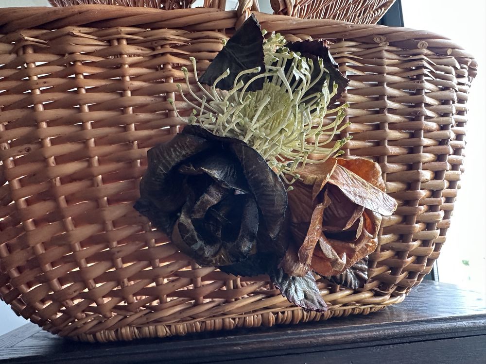 Maravilhosa Cesta de pic nic com flores