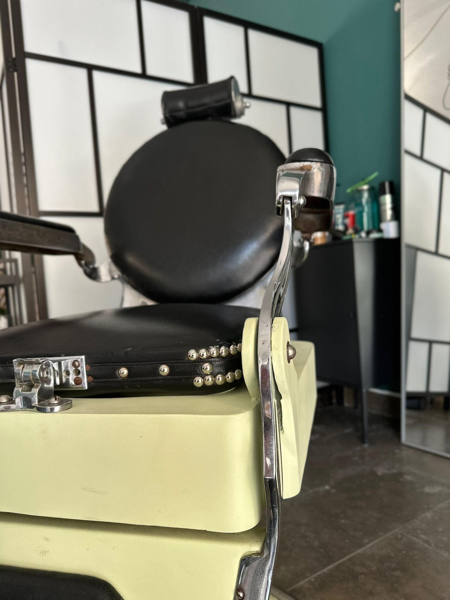 Cadeira de Barbeiro Antiga Recuperada Pessoa Lisboa