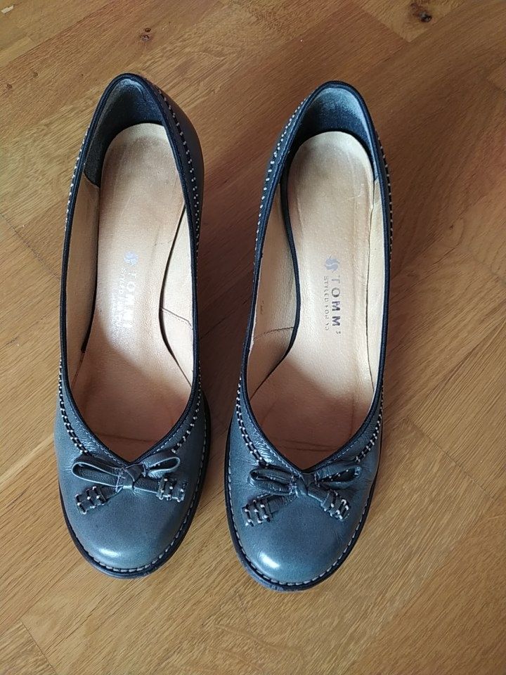 Buty na obcasie popielate
