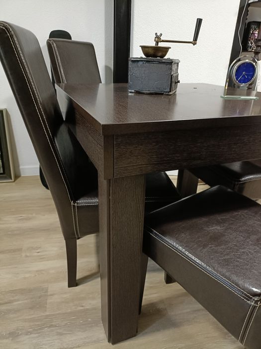 Mesa e 4 cadeiras