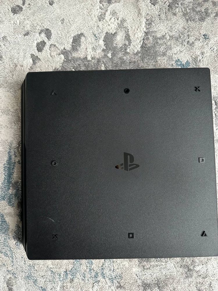 Приставка Sony PlayStation 4 PRO на 1 ТВ + вертикальна підставка