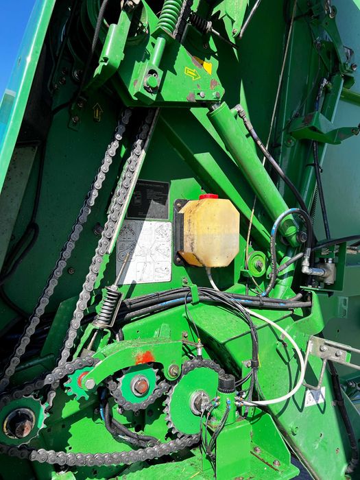 Прес-підбірник John Deere 864