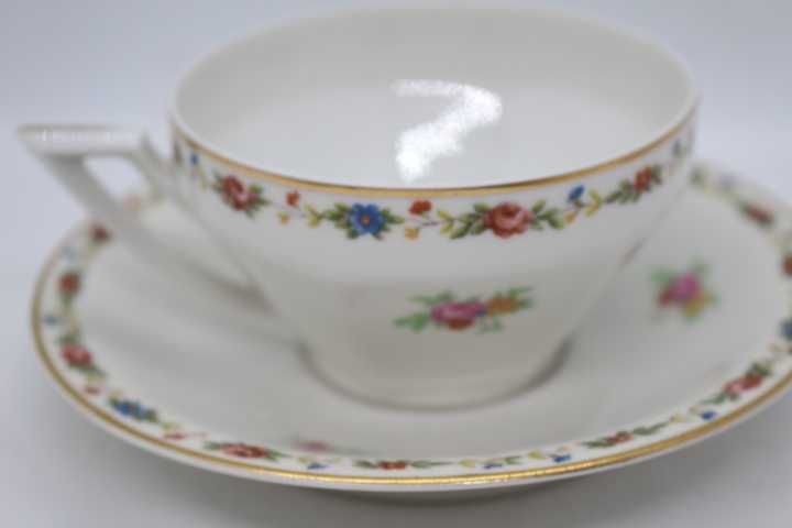 Chávena Chá Hexagonal Vista Alegre Friso Floral e Ouro 1947