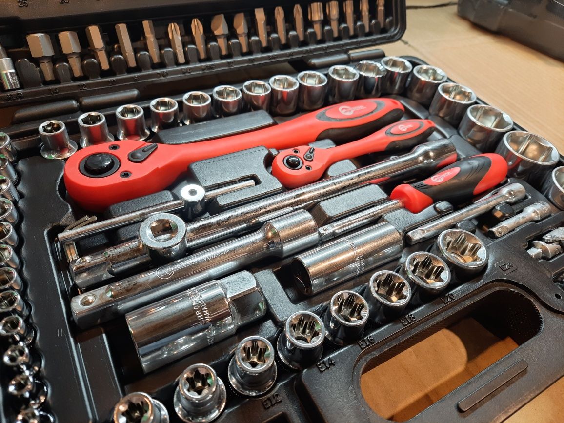 Набір інструментів 108 одиниць  1/2", 1/4" INTERTOOL ET-6108