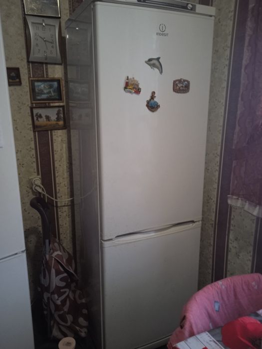 Продам холодильник Indesit