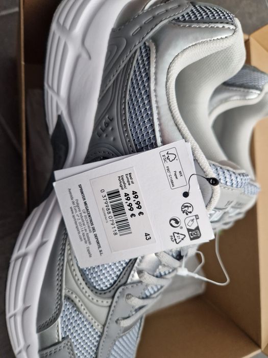 Sapatilhas Fila novas.