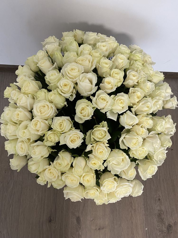 Букет 51, 75, 101 белая роза
