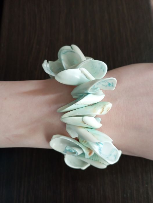 Блакитний браслет з мушлі