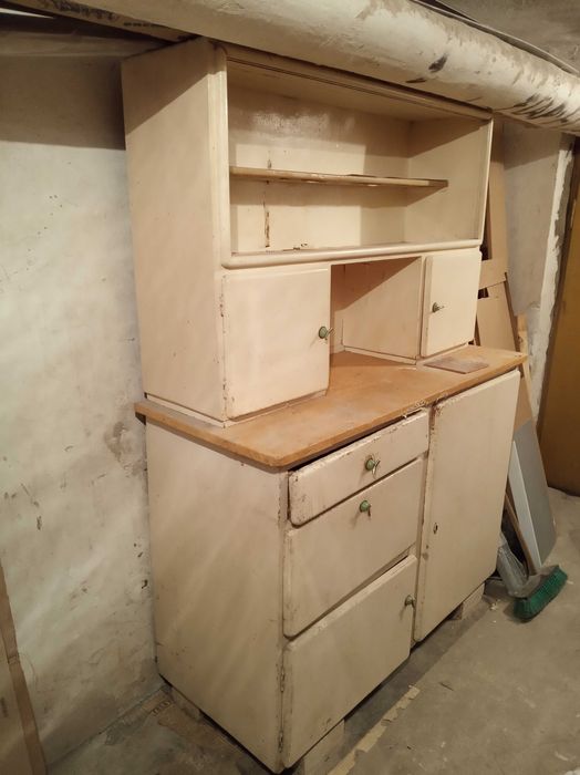 Oddam stary biały kredens, zabytkowy