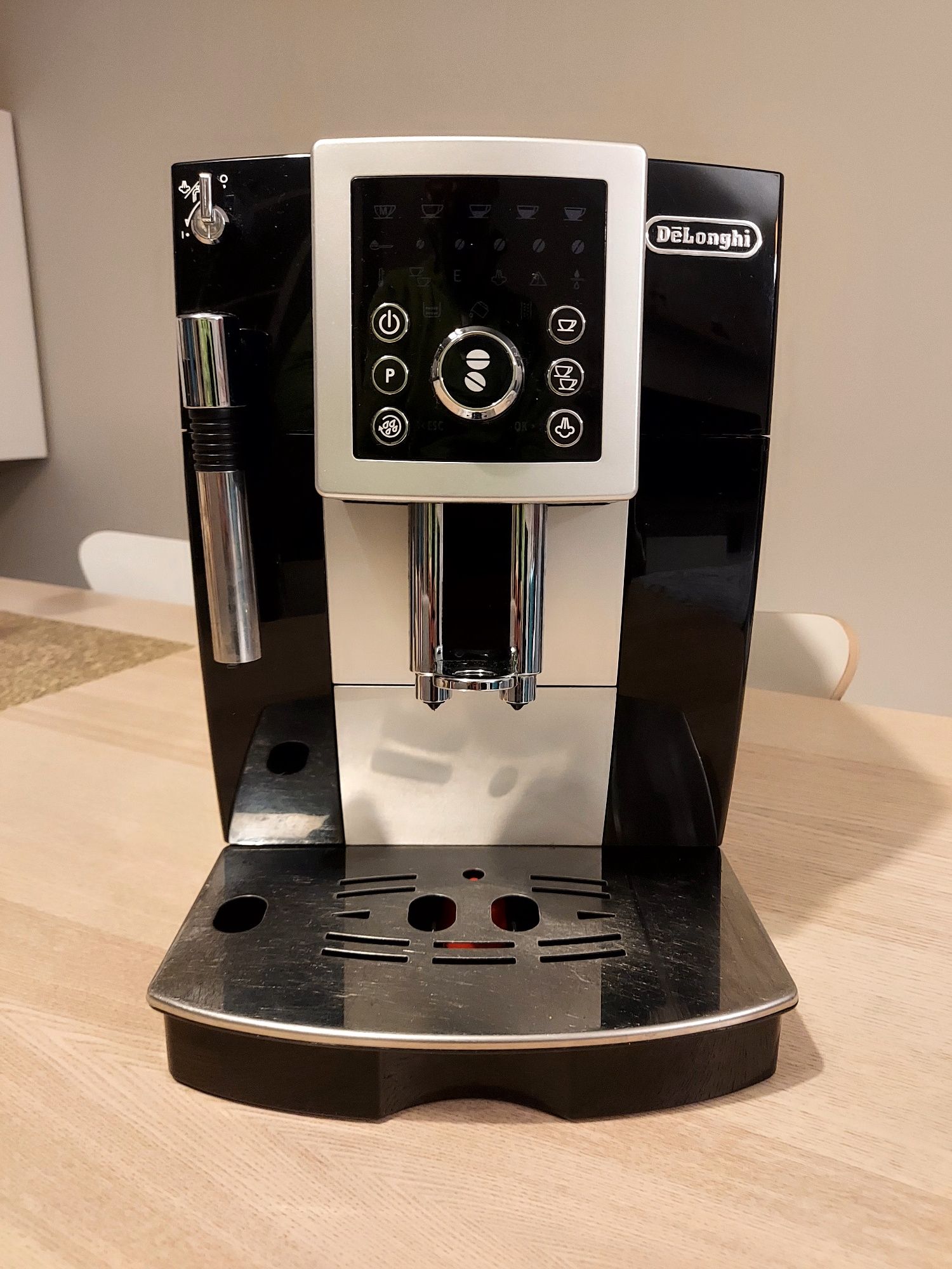 Máquina café automática DéLonghi Intensa