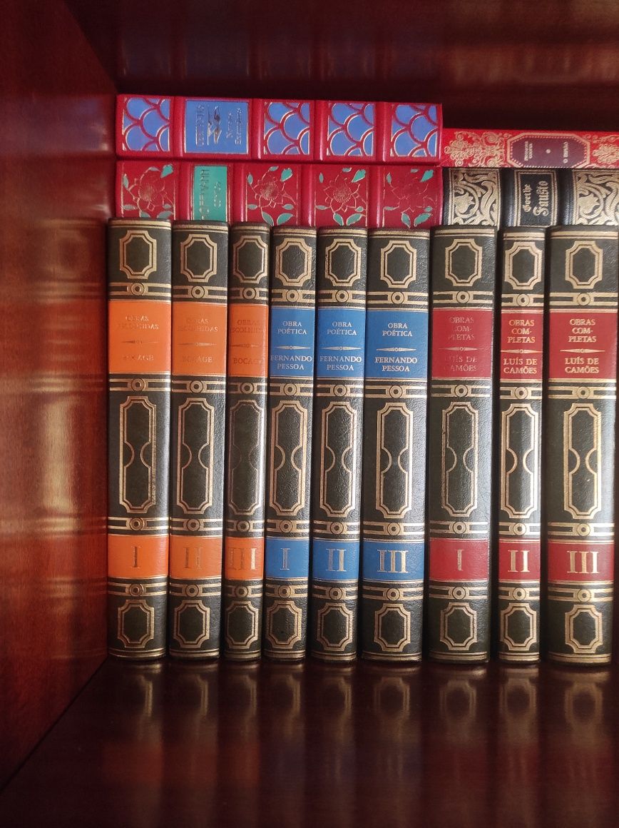 Livros antigos em bom estado