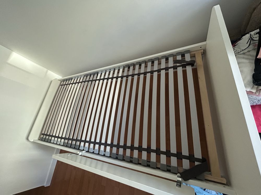 Cama de crianca com estrado e colchao