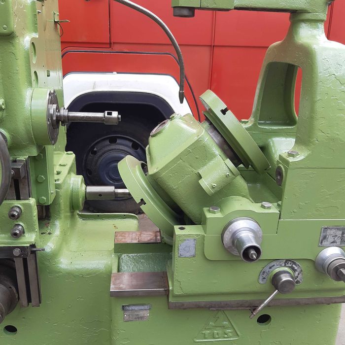 Wytaczarka, Obtaczarka TOS FEK80 półautomat, stół obrotowy