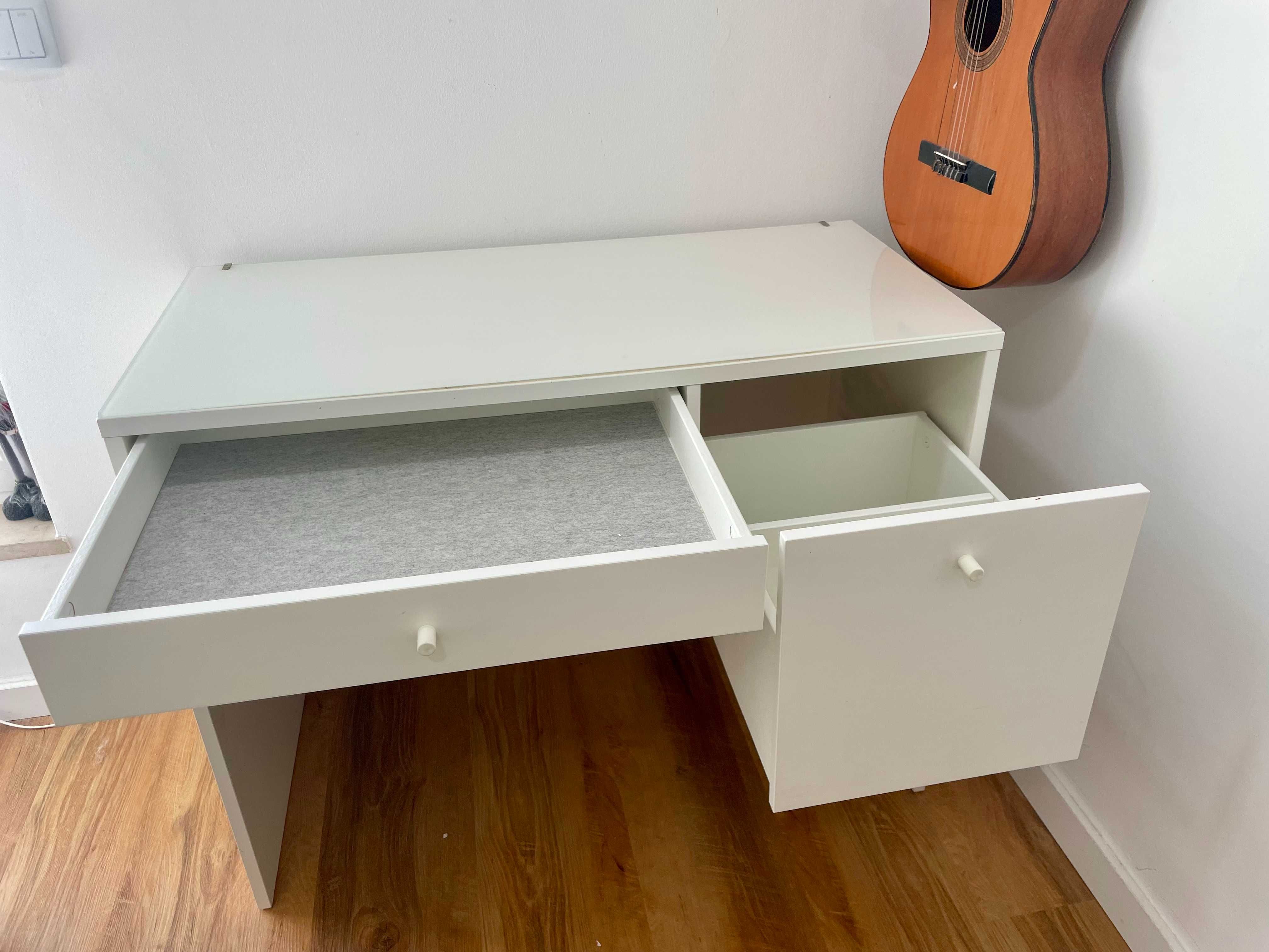 Toucador IKEA, branco