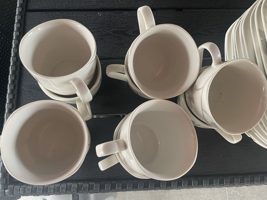Zastawa stołowa kubki, talerze głębokie, płytkie i deserowe