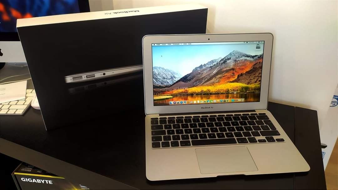 MacBook Air  2010
MacBook Air  2010MacBook Air  2010MacBook Air  2010