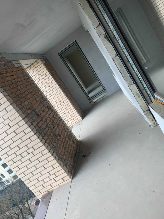 Продам простору 3-кімнатну квартиру з терасою - центр Ірпеня!