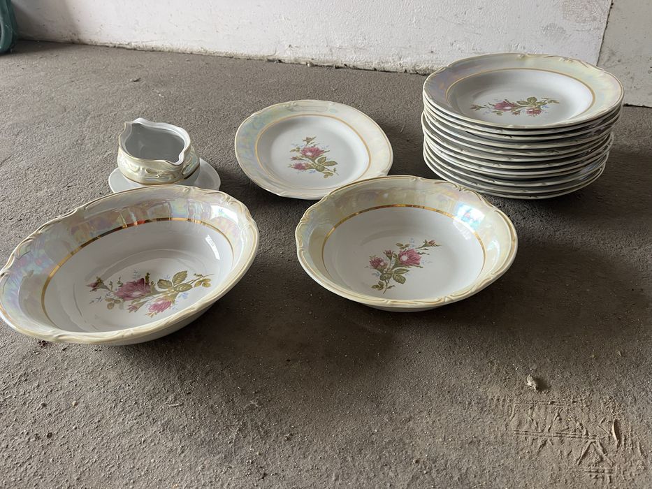 Zestaw obiadowy 12 os. porcelana Chodzież z rózami 42 elementy PRL.