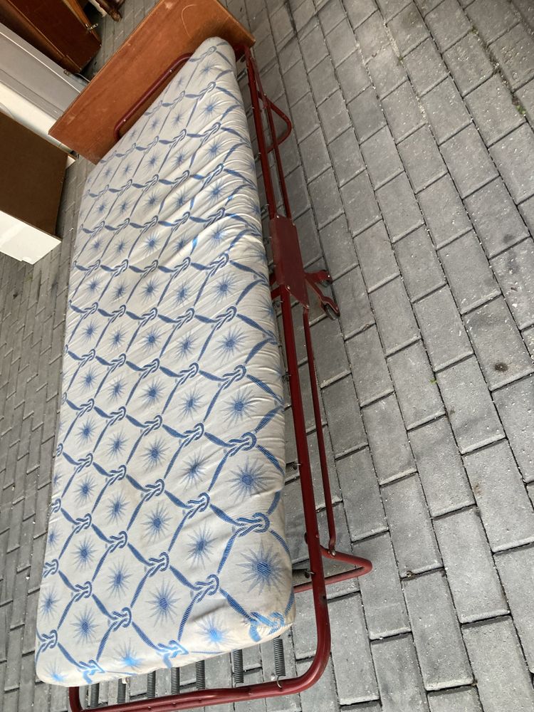 Divã cama de solteiro como nova