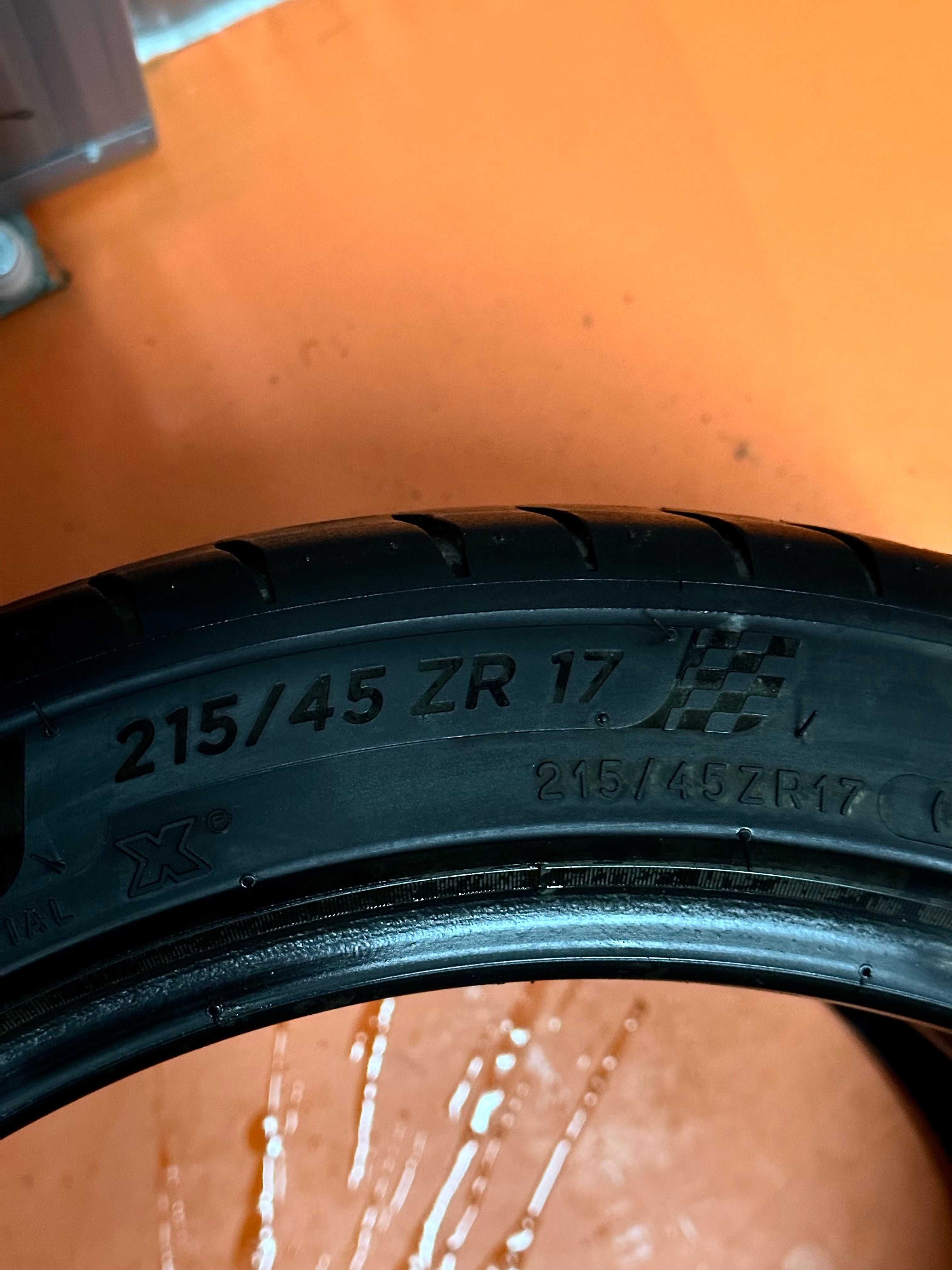 Pneus Michelin Pilot Sport 4 - 215/45/17 - Impecáveis