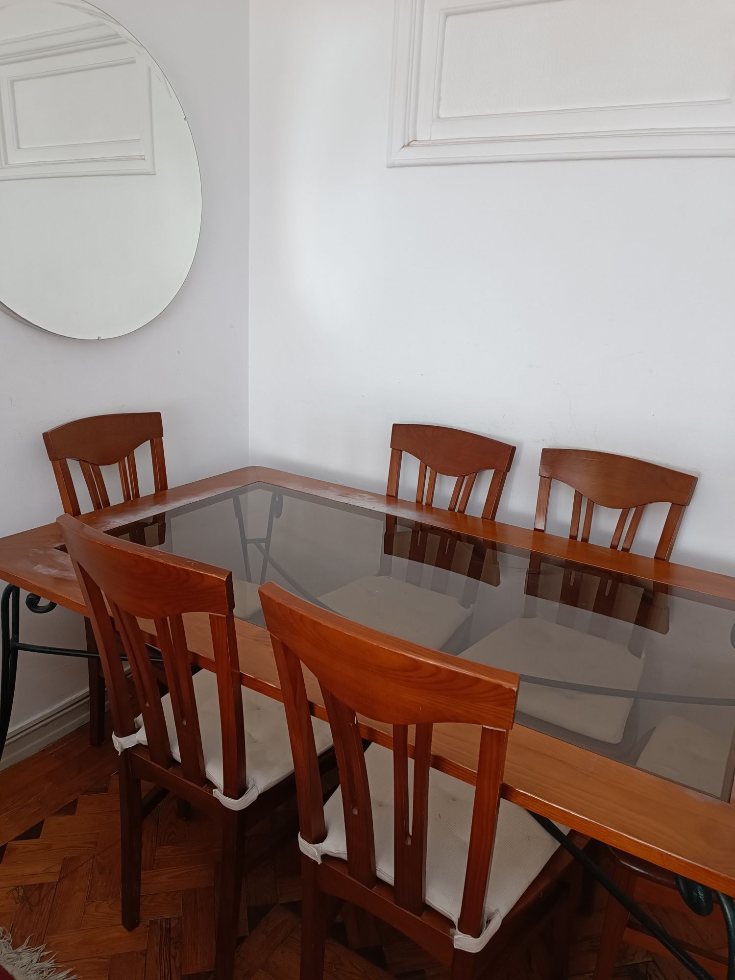 Vendo mesa de 6 caseiras