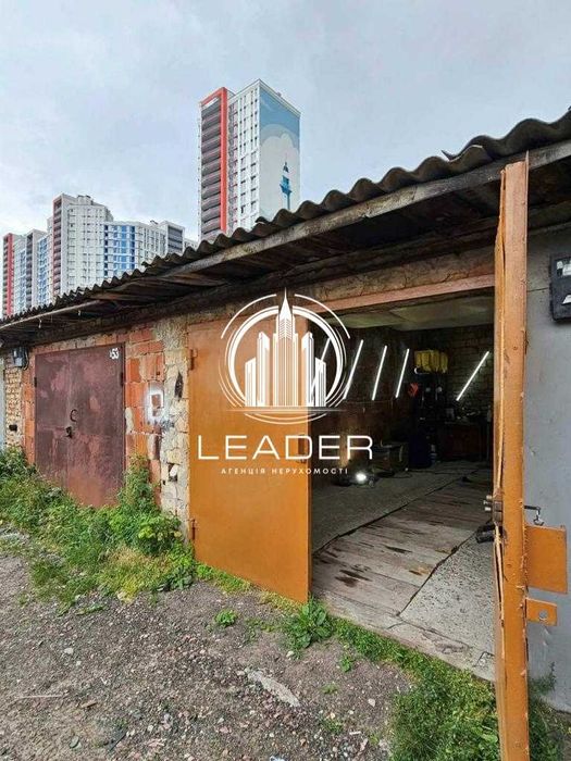 Кирпичный гараж 45 м2, м. Осокорки, Бабича, через дорогу ЖК Причал, 8.