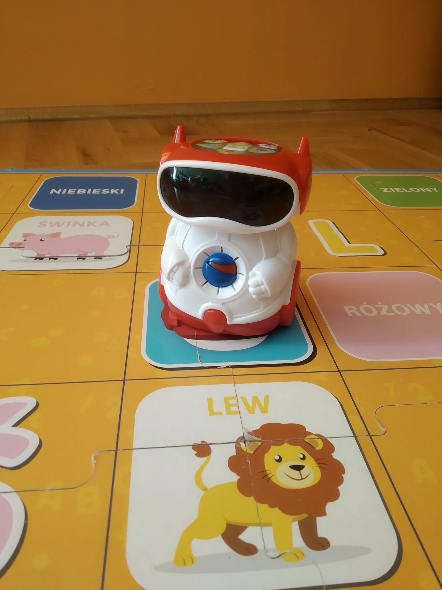 Mówiący robot edukacyjny DOC firmy Clementoni