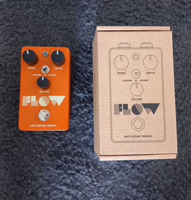 Pedal universal Audio UAFX Flow tremolo