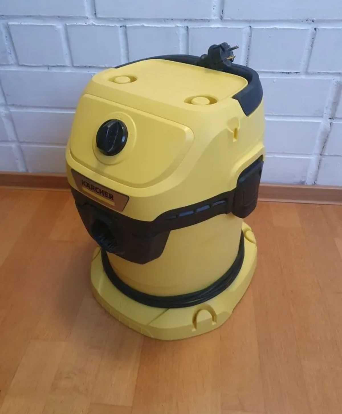 Мощный строительный пылесос Karcher wd3