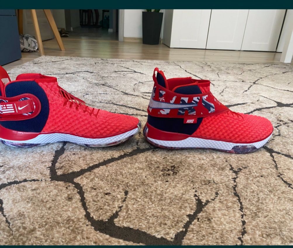 Nike Air Zoom Unvrs Flyease