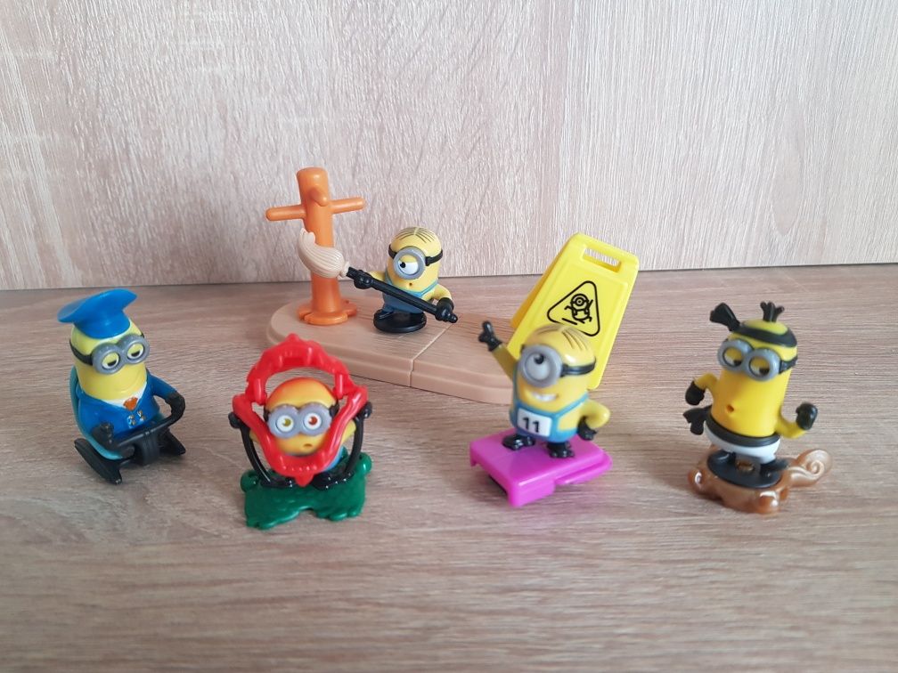 5 figurek Minionki z Jajek Kinder