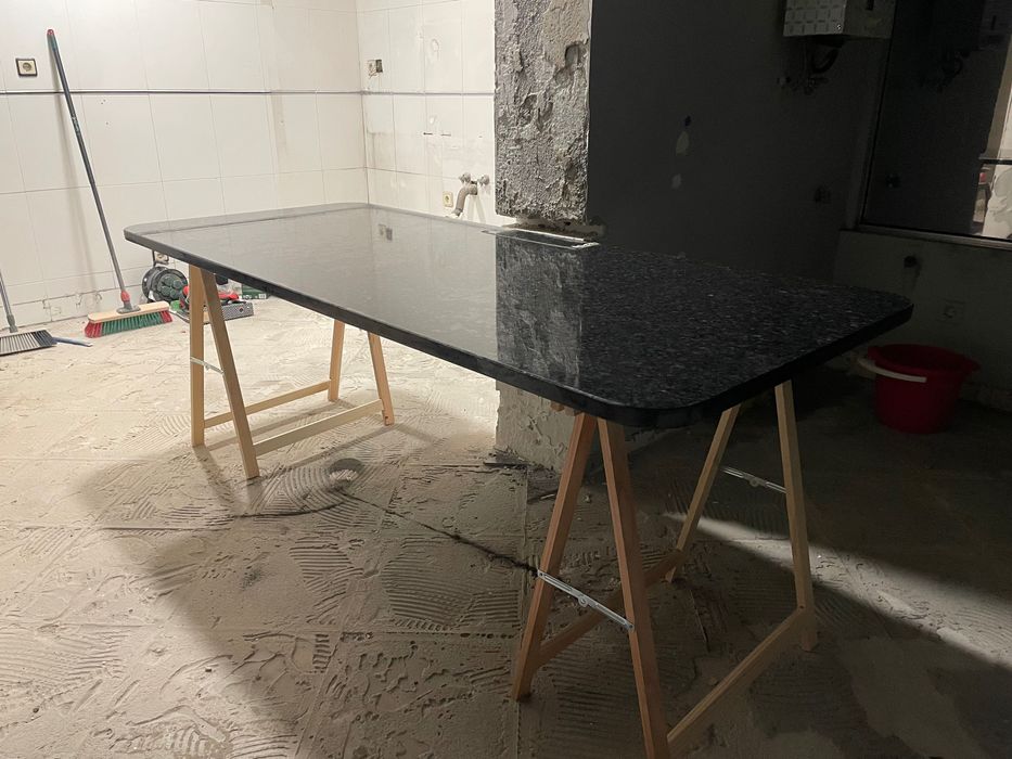 Tampo de mesa em pedra