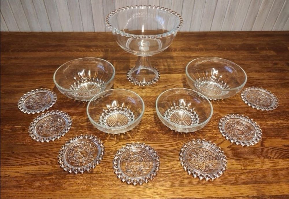 Zestaw szklanych przedmiotów PRL