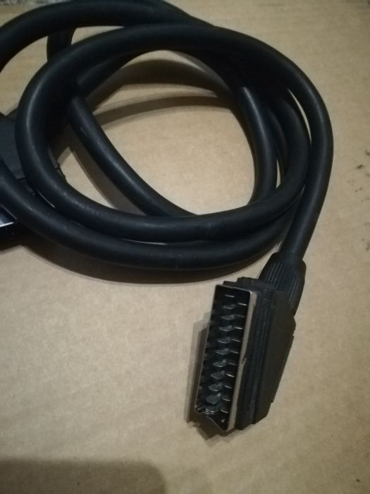 Cabo 21 pinos, novo nunca foi usado posso enviar via CTT