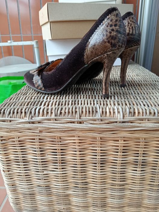 Sapatos de couro, genuína muito elegantes