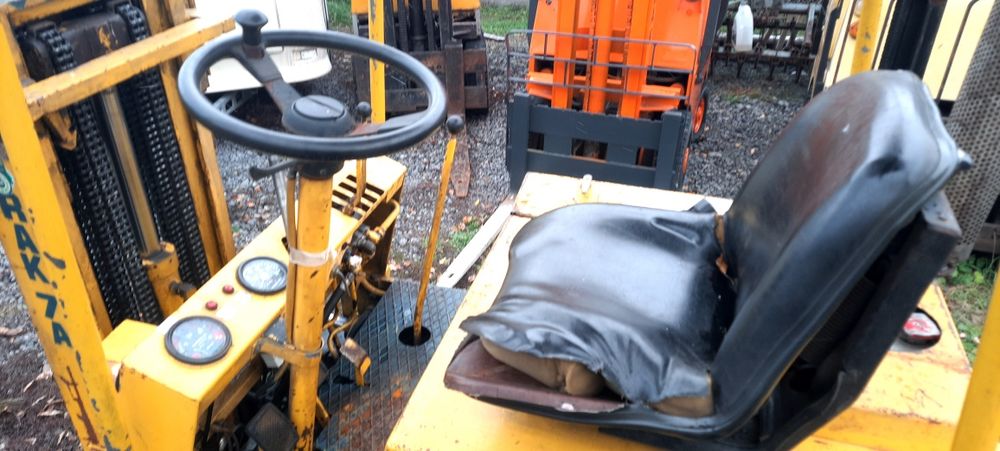 Wózek widłowy rak Suchedniów książka UDT silnik C330 Ursus