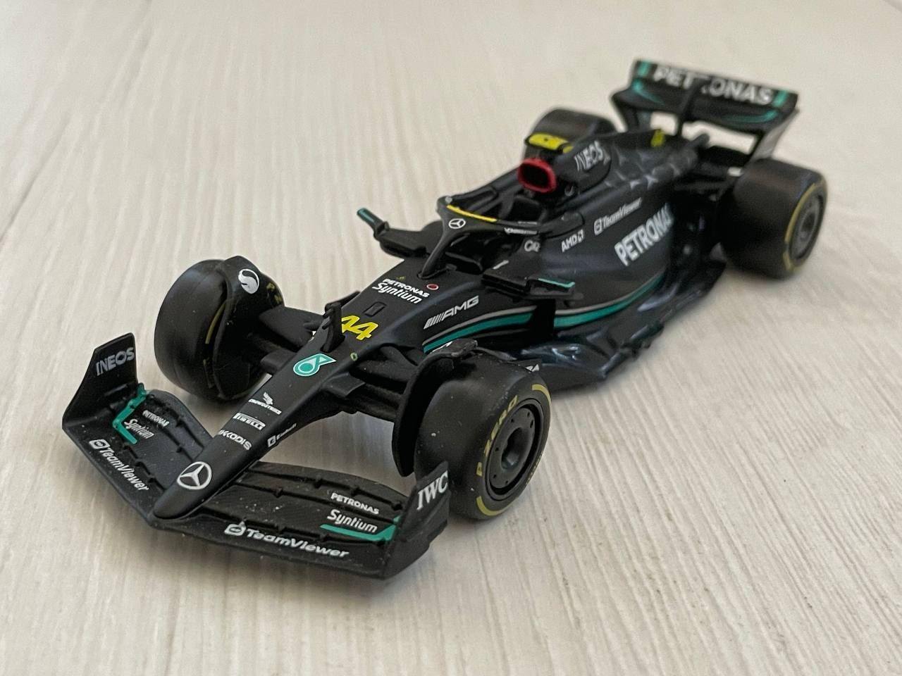 Моделі Bburago Mercedes-AMG F1 W13 2022 W14 2023