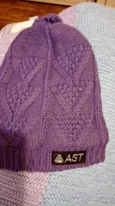 Czapka zimowa damska  z pomponem AST  Fioletowa
M ·Bardzo dobry