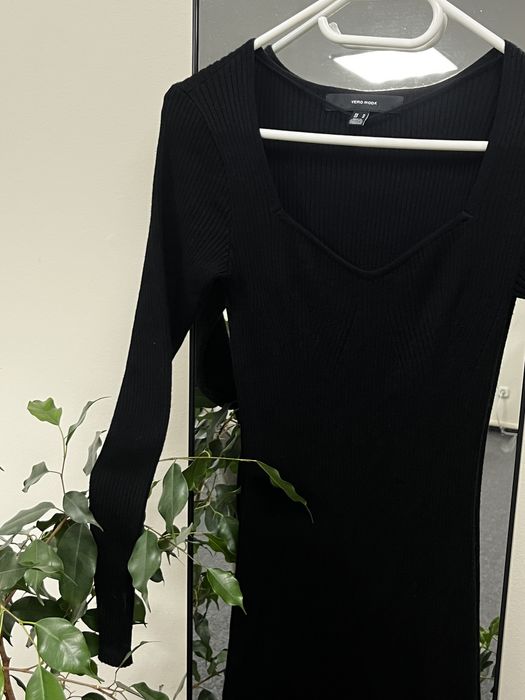 Плаття тепле з гарним декольте