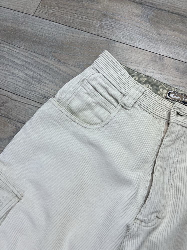 Białe spodenki sztruksowe męskie cargo Quicksilver rozmiar S fit M